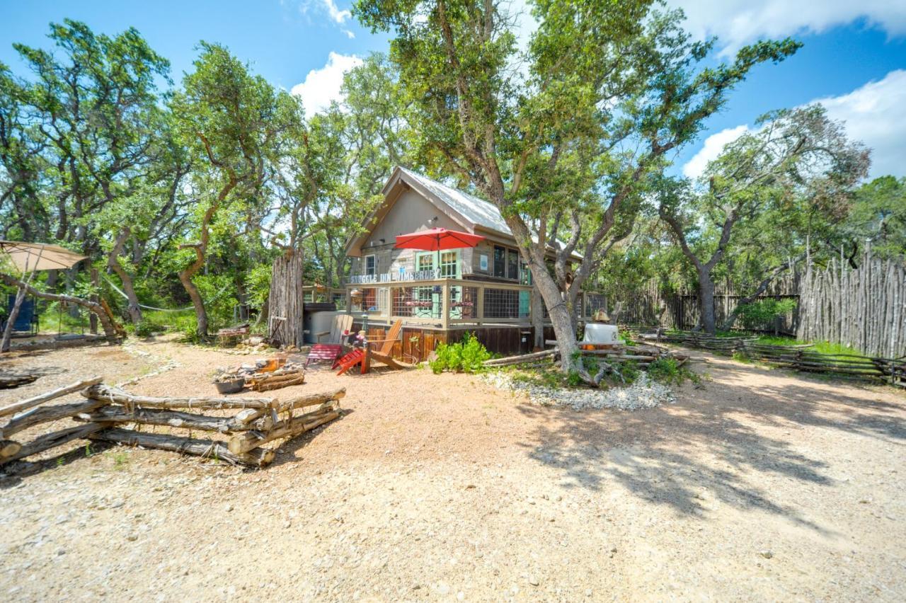 Snuggle Inn Wimberley Cabin With Fire Pit And Deck Exterior photo
