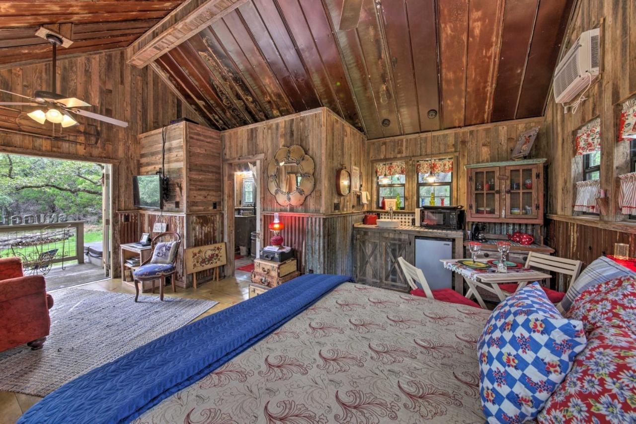 Snuggle Inn Wimberley Cabin With Fire Pit And Deck Exterior photo