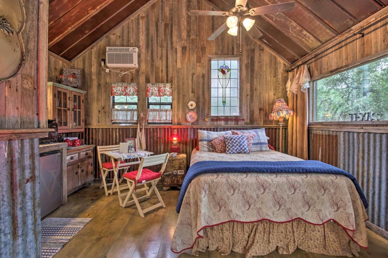 Snuggle Inn Wimberley Cabin With Fire Pit And Deck Exterior photo