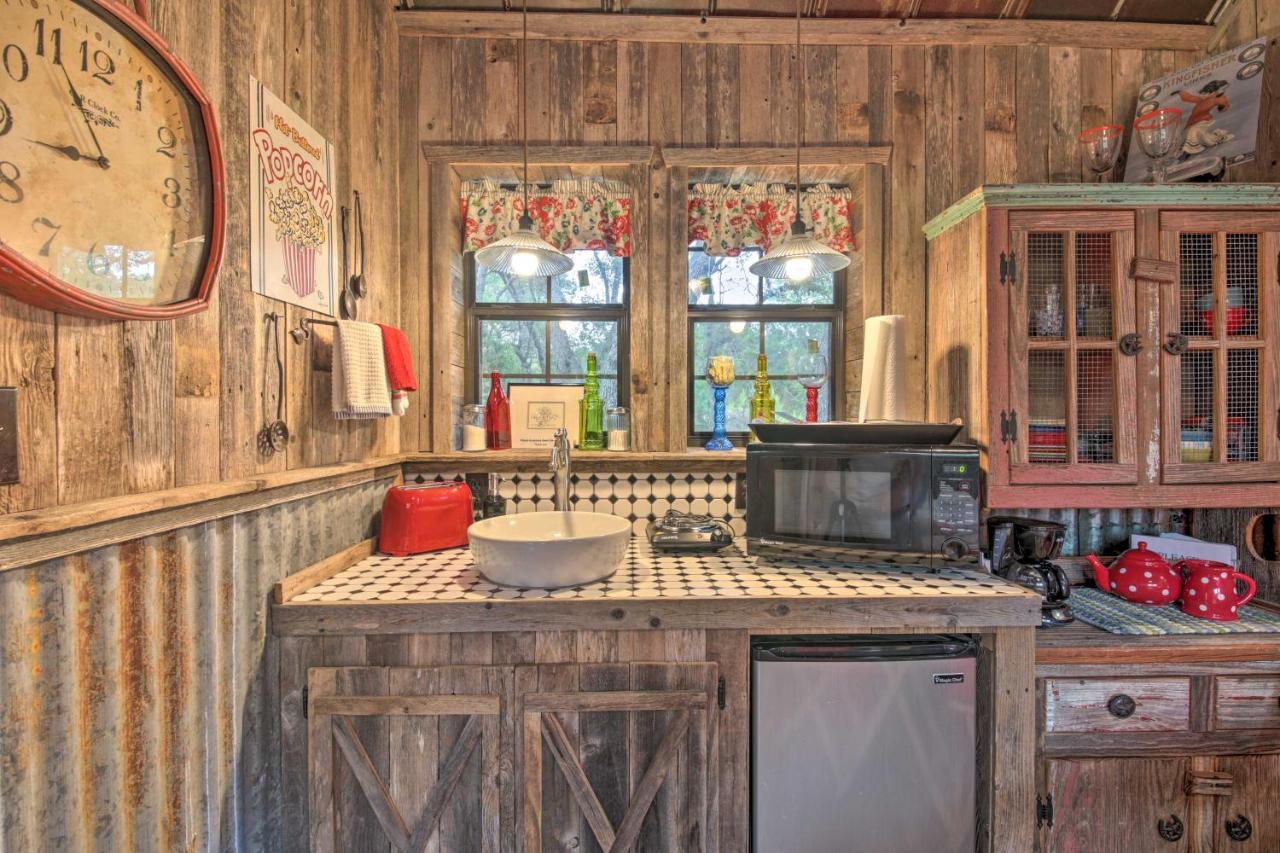 Snuggle Inn Wimberley Cabin With Fire Pit And Deck Exterior photo