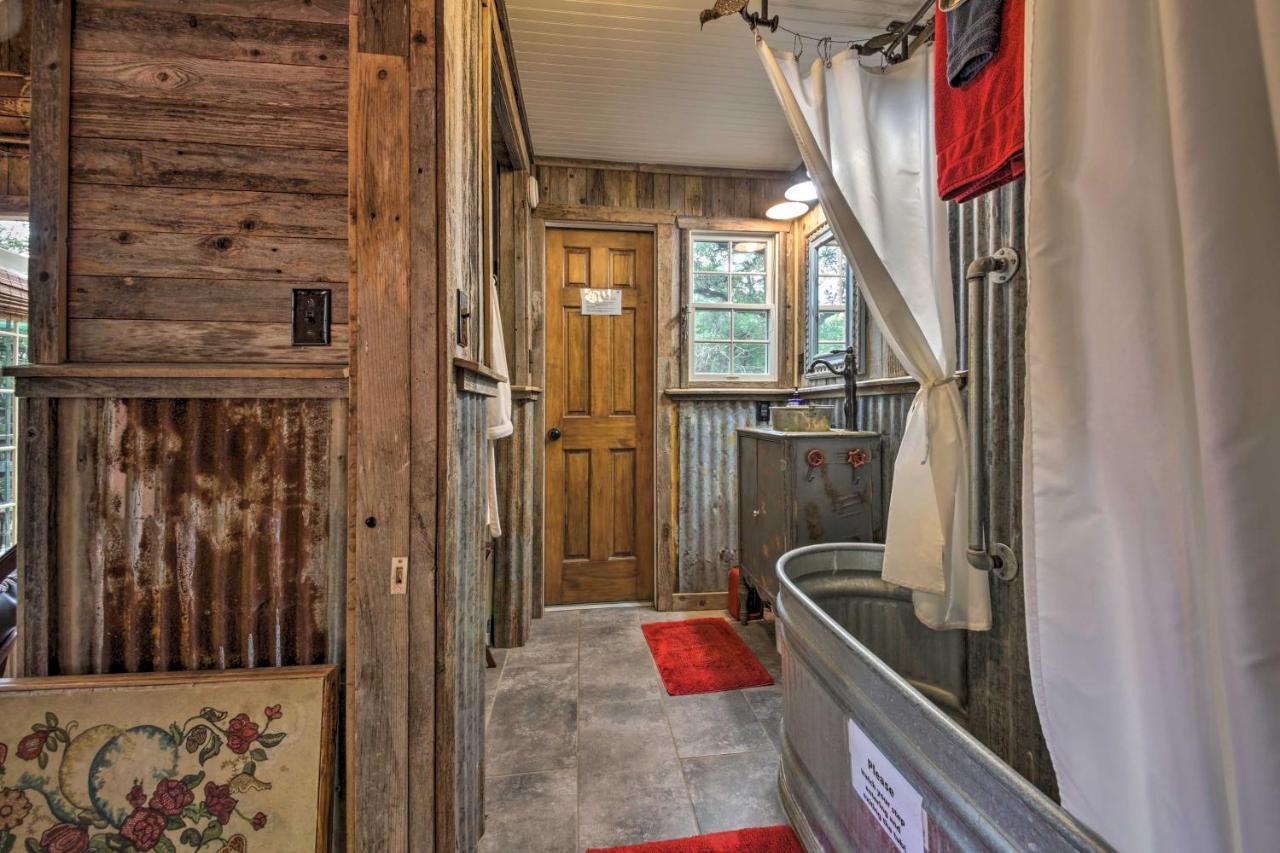 Snuggle Inn Wimberley Cabin With Fire Pit And Deck Exterior photo